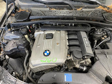 Load image into Gallery viewer, 2006 BMW 330i 330xi Floor Shifter - 1352635
