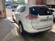 Load image into Gallery viewer, RADIATOR FAN ASSEMBLY Nissan Rogue 14 15 16 17 18 19 20 - 1354214

