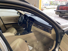 Load image into Gallery viewer, 2007 BMW 328i Floor Shifter - 1356110
