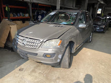 Load image into Gallery viewer, CARRIER ASSEMBLY ML350 2006 06 2007 07 2008 08 09 10 11 Rear - 1358003
