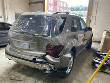 Load image into Gallery viewer, Fuel Pump Mercedes ML350 ML500 2006 06 2007 07 2008 08 - 1357984

