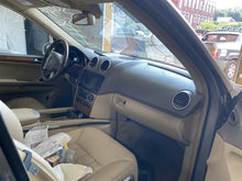 Load image into Gallery viewer, Center Pillar Cut ML320 ML350 ML500 2006 06 2007 07 2008 08 09 10 11 Left - 1358017
