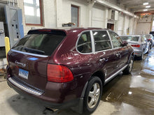 Load image into Gallery viewer, FRONT SPINDLE Cayenne 2003 03 2004 04 05 06 07 08 09 10 Left - 1360976
