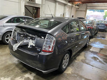 Load image into Gallery viewer, QUARTER GLASS Prius 2004 04 2005 05 2006 06 07 Right - 1361123
