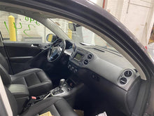Load image into Gallery viewer, JACK Volkswagen Tiguan 2016 16 - 1360719
