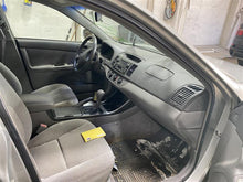 Load image into Gallery viewer, SPEEDOMETER CLUSTER Camry 2002 02 03 04 Auto - 1366290
