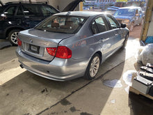 Load image into Gallery viewer, 2011 BMW 328i Floor Shifter - 1365538
