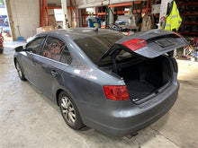 Load image into Gallery viewer, PLASTIC ENGINE COVER Volkswagen Jetta 2014 14 - 1367437
