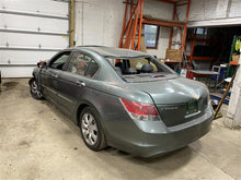 Load image into Gallery viewer, FRONT SPINDLE Accord 2008 08 2009 09 2010 10 11 12 Right - 1368557
