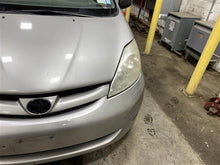 Load image into Gallery viewer, FRONT SPINDLE Toyota Sienna 2004 04 2005 05 2006 06 07 08 09 10 Right - 1368669
