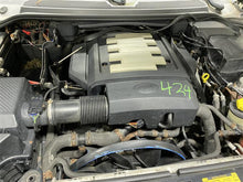 Load image into Gallery viewer, HEADLIGHT LAMP ASSEMBLY Range Rover Sport 06 07 08 09 Right - 1368846
