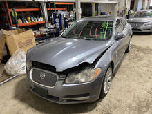 Load image into Gallery viewer, RADIATOR Jaguar XJ S Type XJ8 XF 2003 03 2004 04 2005 05 06 07 08 09 Auto - 1370842
