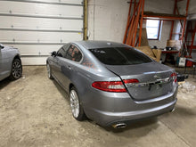 Load image into Gallery viewer, AIR INJECTION PUMP SMOG Jaguar S Type XF Xj XJ8 2000 00 01 02 03 04 05 06 - 12 - 1370836
