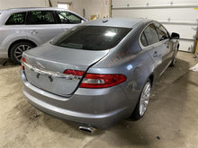 Load image into Gallery viewer, RADIATOR Jaguar XJ S Type XJ8 XF 2003 03 2004 04 2005 05 06 07 08 09 Auto - 1370842
