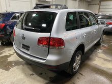 Load image into Gallery viewer, GLOVE BOX DOOR Volkswagen Touareg 2005 05 - 1372228
