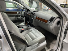 Load image into Gallery viewer, ECU ECM COMPUTER Volkswagen Touareg 2004 04 2005 05 3.2L - 1372149
