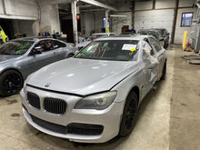 Load image into Gallery viewer, TRANSFER CASE 535i 535i Gt 550i 550i Gt 750 HYBRID 750i 750il B7 10-12 - 1374351

