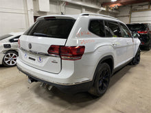 Load image into Gallery viewer, Console Volkswagen Atlas 18 19 20 21 22 - 1380165
