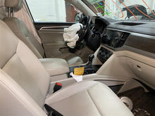 Load image into Gallery viewer, Floor Shifter Volkswagen Atlas 2018 18 - 1380166
