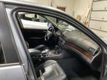 Load image into Gallery viewer, Floor Shifter BMW 325i 2005 05 - 1380617

