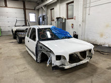 Load image into Gallery viewer, TRANSFER CASE Toyota Tundra 2000 00 01 02 03 04 8cyl - 1389708
