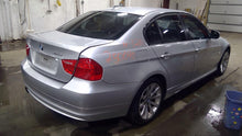 Load image into Gallery viewer, RADIATOR BMW 323i 128i 325i 328i 330i 2006 06 2007 07 2008 08 09 10 11 12 Auto - 1381942
