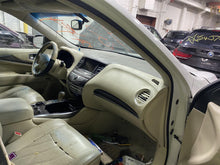 Load image into Gallery viewer, FUSE BOX Infiniti JX35 2013 13 - 1383856
