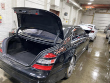 Load image into Gallery viewer, FRONT SPINDLE KNUCKLE CL550 CL600 CL63 CL65 S350 S400 07-14 AWD Left - 1385171
