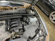 Load image into Gallery viewer, FRONT DOOR VENT GLASS 323i 325ci 325i 328i 330ci 330i 330xi 06-11 Right - 1385285
