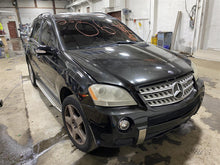 Load image into Gallery viewer, AC COMPRESSOR ML320 ML350 ML550 R350 R500 2006 06 07 08 09 10 11 12 - 1385326
