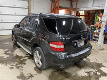 Load image into Gallery viewer, AC COMPRESSOR ML320 ML350 ML550 R350 R500 2006 06 07 08 09 10 11 12 - 1385326
