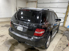 Load image into Gallery viewer, AC COMPRESSOR ML320 ML350 ML550 R350 R500 2006 06 07 08 09 10 11 12 - 1385326
