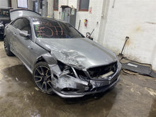 Load image into Gallery viewer, REAR QUARTER GLASS E250 Van E250D E300 E350 E400 E550 E63 10-16 Right - 1386626
