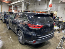 Load image into Gallery viewer, Speedometer Cluster Toyota Highlander 2017 - 1387337
