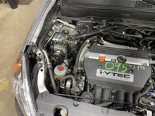 Load image into Gallery viewer, FRONT DOOR Honda CRV 2002 02 2003 03 2004 04 2005 05 2006 06 Right - 1388725
