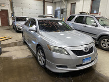 Load image into Gallery viewer, FRONT SPINDLE Camry Avalon Solara 04 05 06 07 - 11 Left - 1388877
