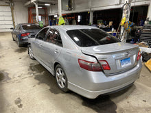Load image into Gallery viewer, FRONT SPINDLE Camry Avalon Solara 04 05 06 07 - 11 Left - 1388877
