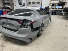 Load image into Gallery viewer, Transmission Kia Stinger 2018 - DG147844
