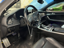 Load image into Gallery viewer, Transmission Kia Stinger 2018 - DG147844
