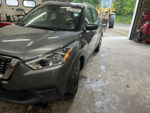 Load image into Gallery viewer, AIR CLEANER BOX Nissan Versa 2018 18 2019 19 2020 20 - DG166689
