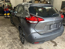 Load image into Gallery viewer, AIR CLEANER BOX Nissan Versa 2018 18 2019 19 2020 20 - DG166689
