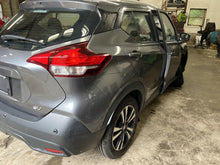 Load image into Gallery viewer, AIR CLEANER BOX Nissan Versa 2018 18 2019 19 2020 20 - DG166689
