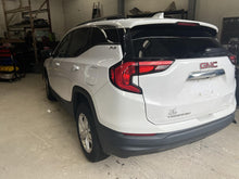 Load image into Gallery viewer, Air Cleaner Box GMC Terrain 2018 - DG167874
