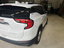Load image into Gallery viewer, Air Cleaner Box GMC Terrain 2018 - DG167874
