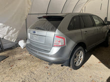 Load image into Gallery viewer, [INVENTORYCAR_YEAR_MAKE_MODEL] TRANSFER CASE - DG175369
