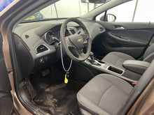 Load image into Gallery viewer, Air Cleaner Box Chevrolet Cruze 2019 - DG176948
