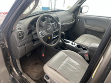 Load image into Gallery viewer, FRONT DRIVE SHAFT Jeep Liberty 2002 02 2003 03 2004 04 2005 05 06 - DG185498

