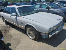 Load image into Gallery viewer, AUTOMATIC TRANSMISSION Vanden Pl XJ8 XJ8L XJR 99 00 01 02 03 - MM3071542
