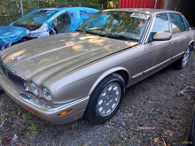 Load image into Gallery viewer, AUTOMATIC TRANSMISSION Vanden Pl XJ8 XJ8L XJR 99 00 01 02 03 - MM3086370

