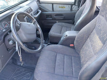 Load image into Gallery viewer, TRANSMISSION Jeep TJ Wrangler 97 98 99 00 01 02 - MM3260085
